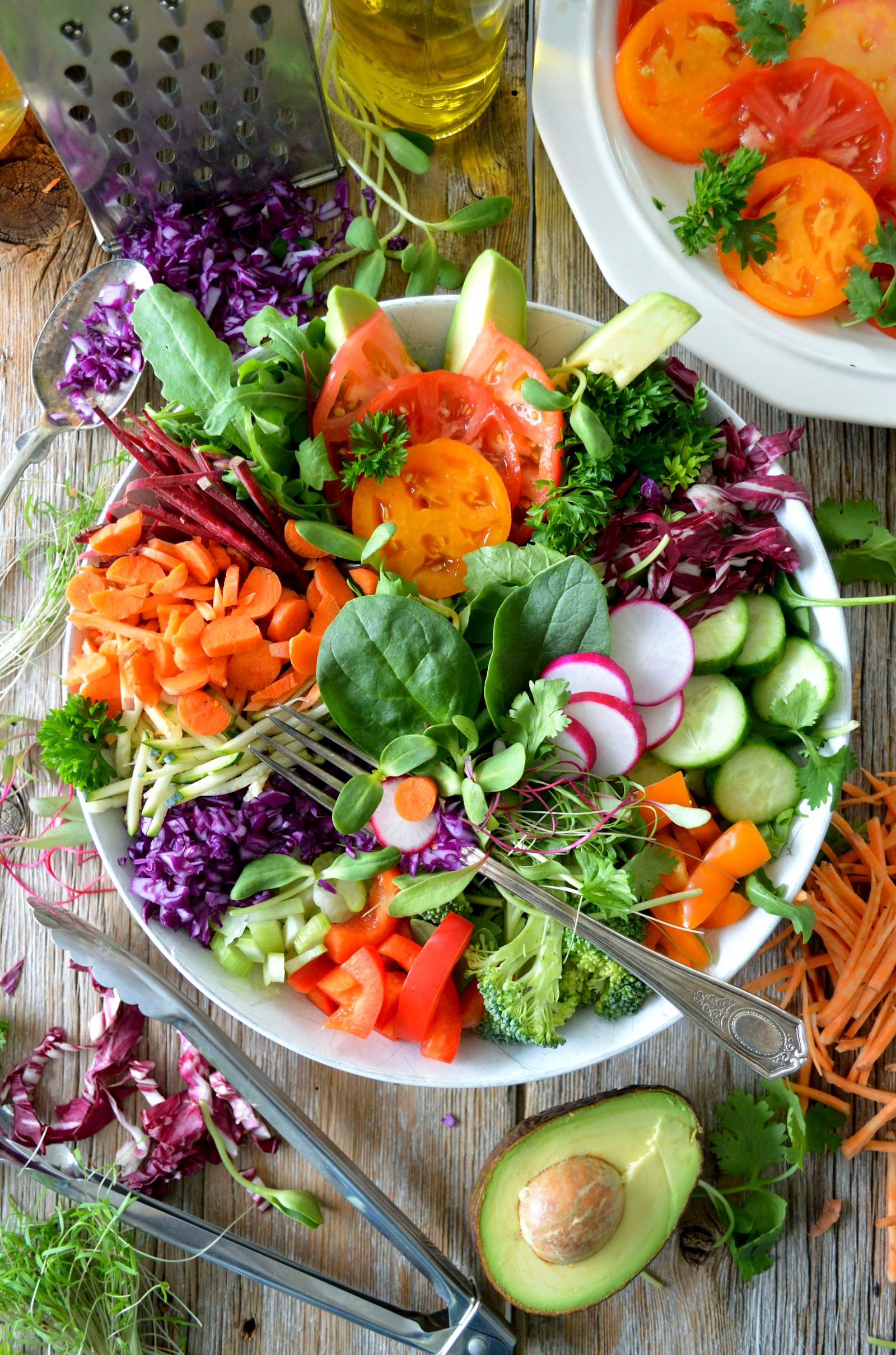 A fresh market bowl of produce a Supligo supplier delivers by the case
